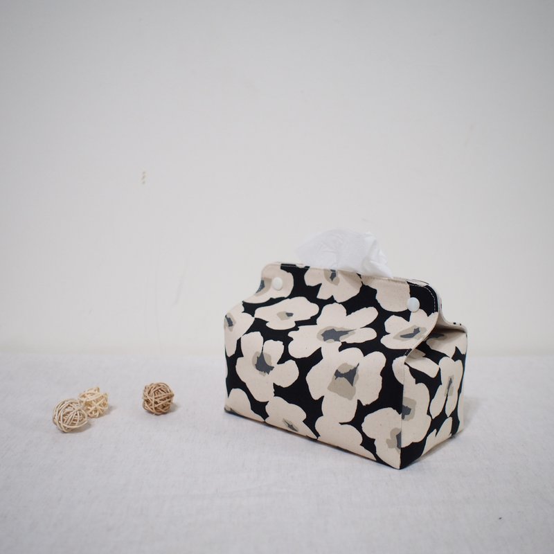 Tissue Cover/ Tissue Box Cover Large Flower Series Black Bottom - กล่องทิชชู่ - ผ้าฝ้าย/ผ้าลินิน 