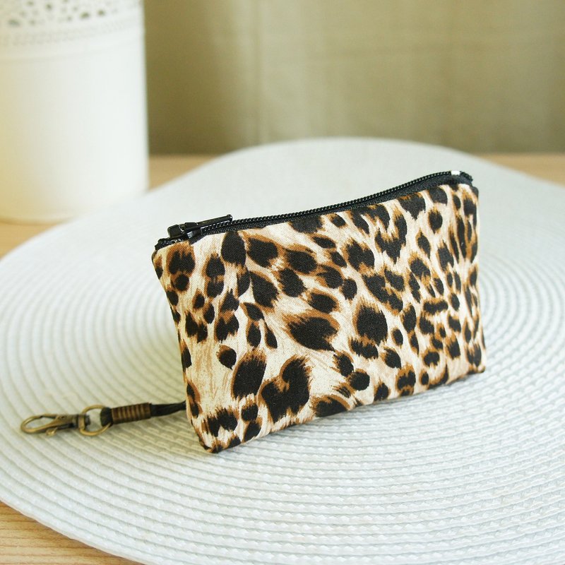 Lovely台灣布【花豹拉鍊鑰匙包、咖黑】放得下約7把鑰匙 - 鎖匙扣/鎖匙包 - 棉．麻 咖啡色