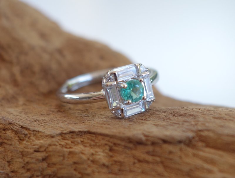 Natural unfired emerald ring 1.4g women's ring live ring rich color Gemstone - แหวนทั่วไป - เครื่องเพชรพลอย สีเขียว