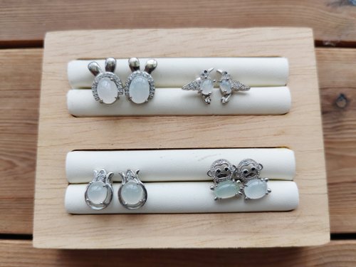 螺絲帽帽工作室 【親翠】天然翡翠 白冰純美蛋面設計款耳針