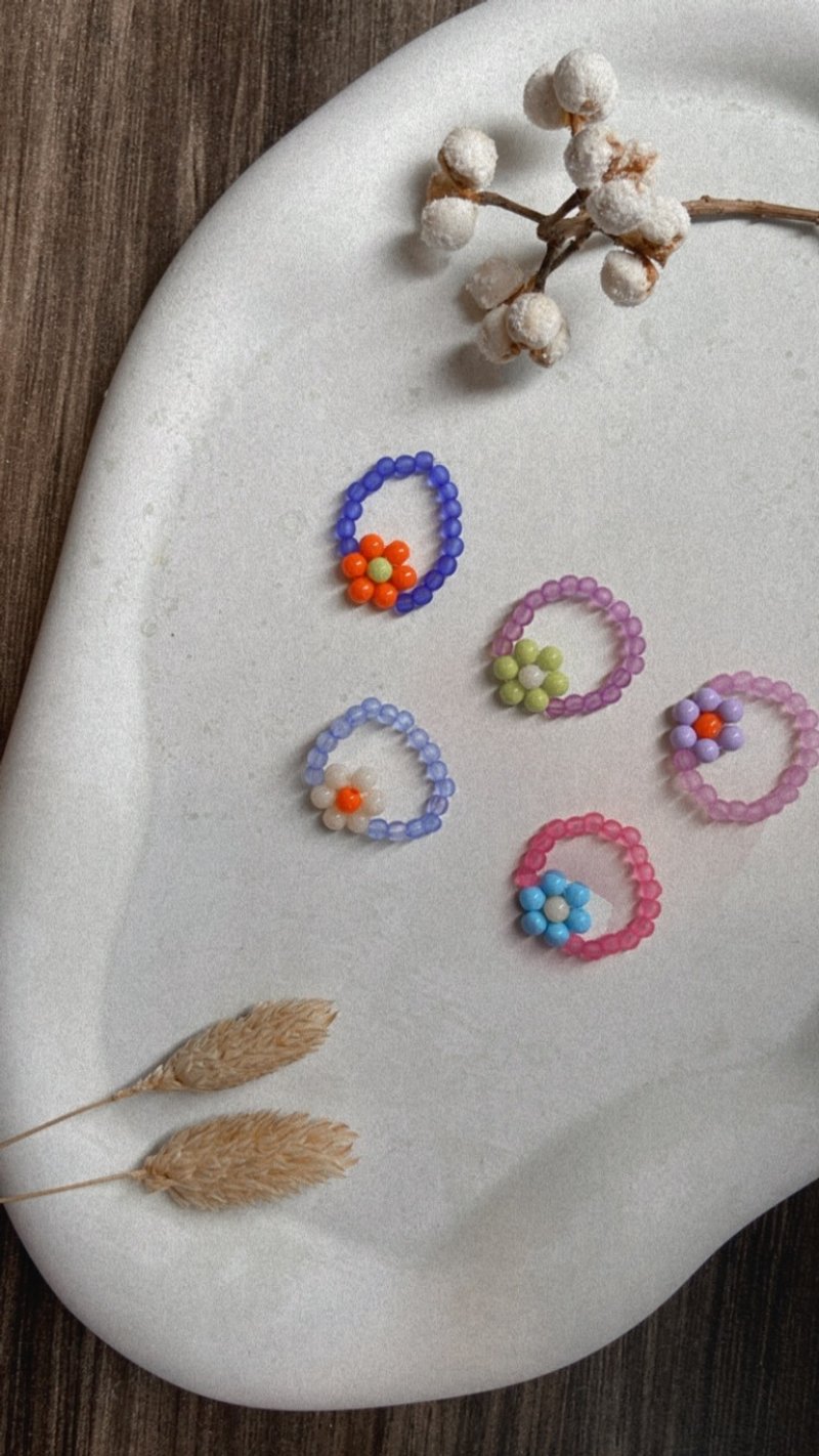 Colorful Dopamine Flower Ring Beaded Ring - แหวนทั่วไป - วัสดุอื่นๆ หลากหลายสี