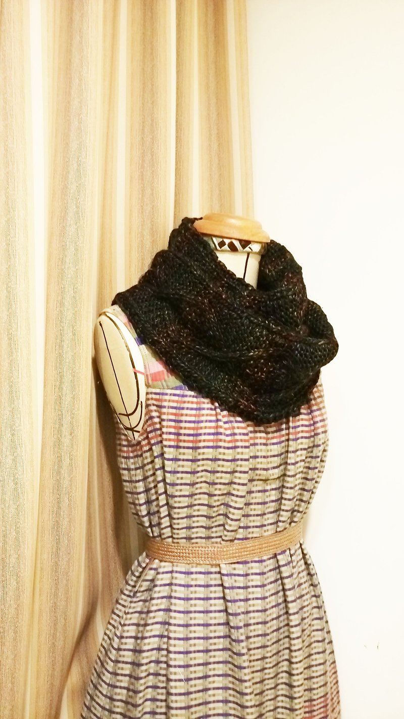 Lan wool collar (black orange brown gradient - shift knitting) - ผ้าพันคอ - วัสดุอื่นๆ สีดำ