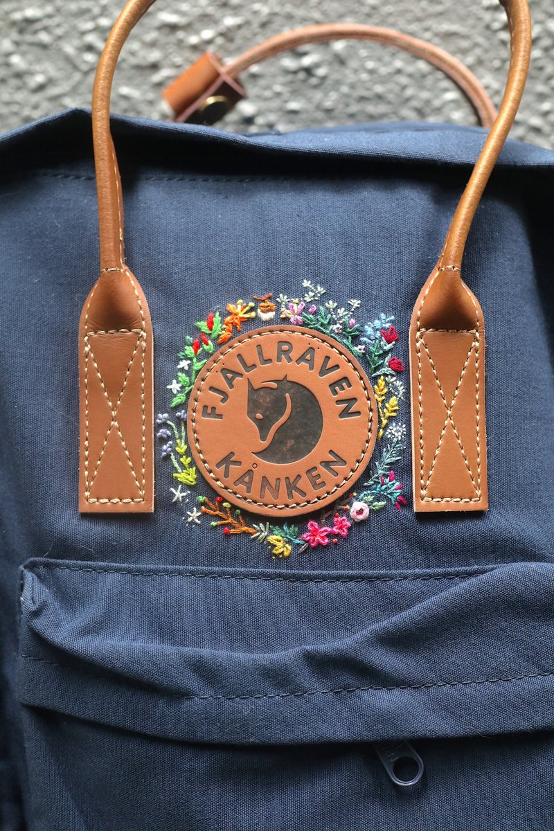 客製化禮物-Kanken藍色-刺繡訂製 芳菲花園 - 背包/後背包/書包 - 防水材質 黑色