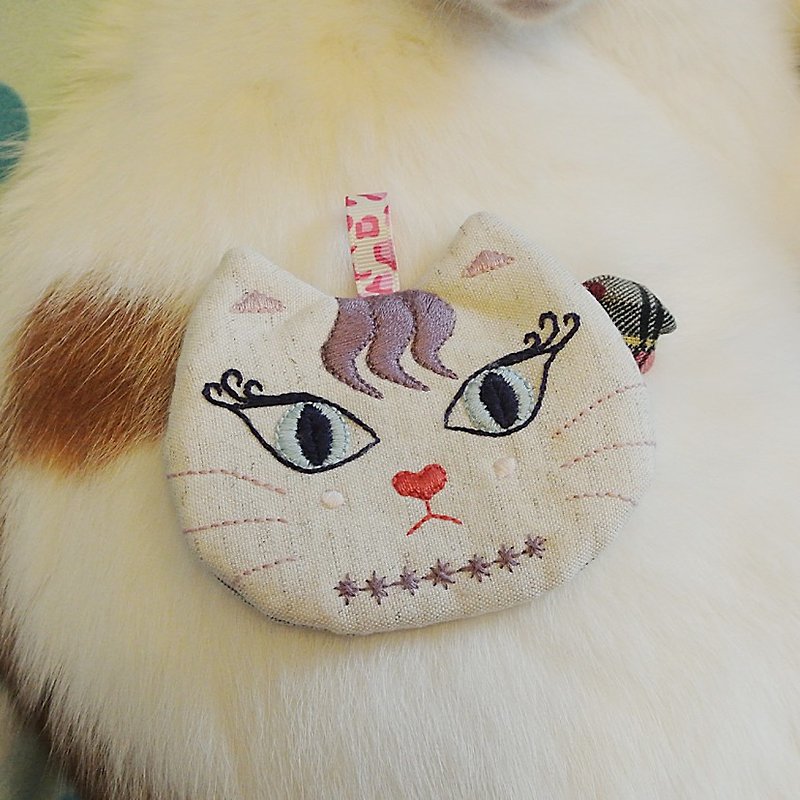 "Curl eyelashes angry kitten" coin purse - Coin Purses - Cotton & Hemp Multicolor