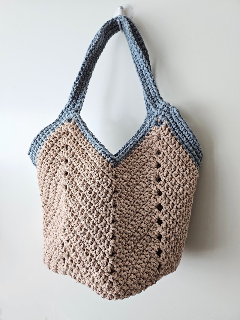 Hand-knitted Classic Crochet Bag - กระเป๋าถือ - ผ้าฝ้าย/ผ้าลินิน สีกากี