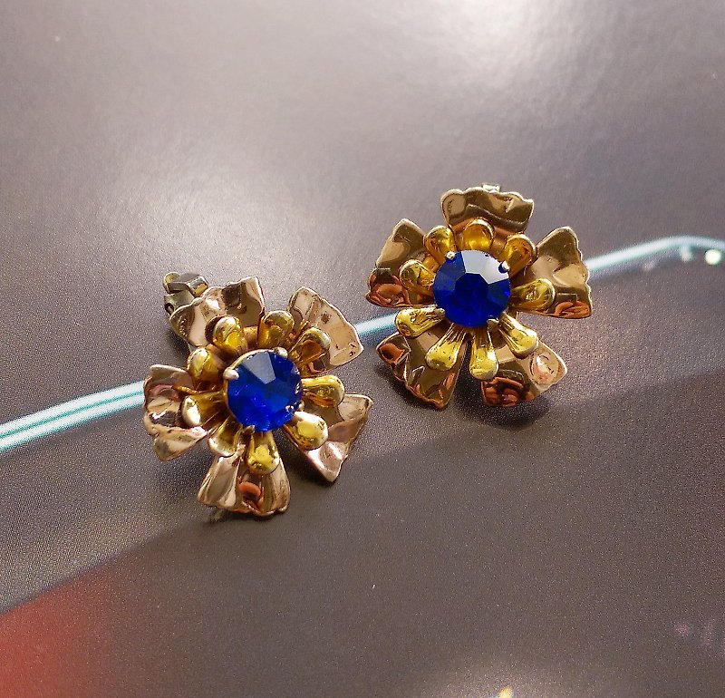 Western antique jewelry. Petite blue flower clip earrings