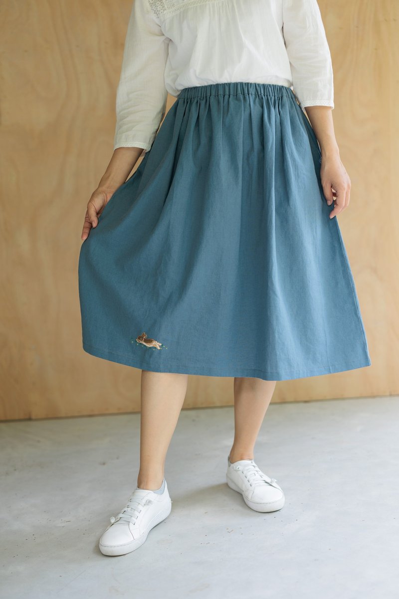 Hand-embroidered bunny Morandi color Linen midi skirt - Skirts - Cotton & Hemp Blue