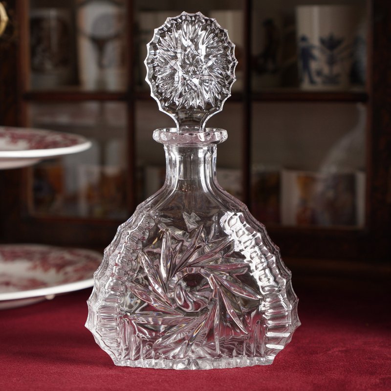 Vintage crystal decanter with swirl star design - Bar Glasses & Drinkware - Crystal Transparent