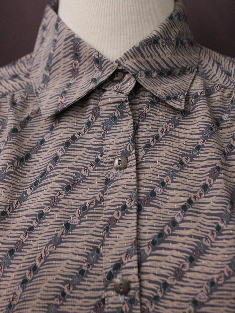 復古日本製典雅碎花斜條紋幾何可可灰長袖古著襯衫Vintage Blouse - 女襯衫 - 聚酯纖維 灰色