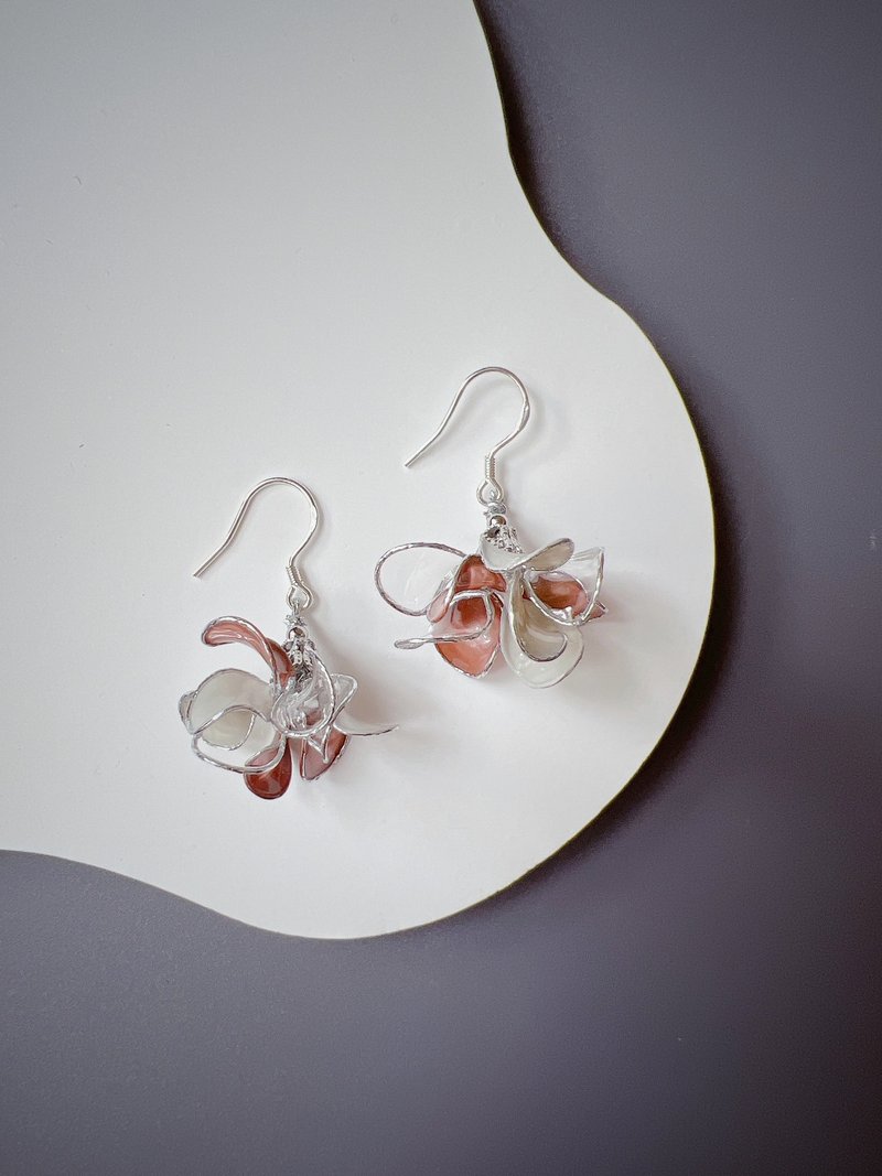 Clouds and wind light pink brick orange petals dangling resin earrings - Earrings & Clip-ons - Resin Silver