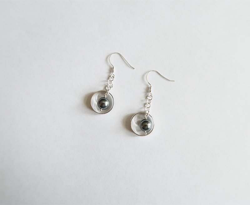 Circle Pearl Black Earrings Sterling Silver - ต่างหู - เงินแท้ สีดำ