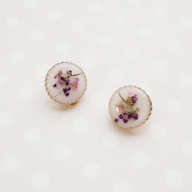 Pressed flower earrings - ต่างหู - เรซิน ขาว