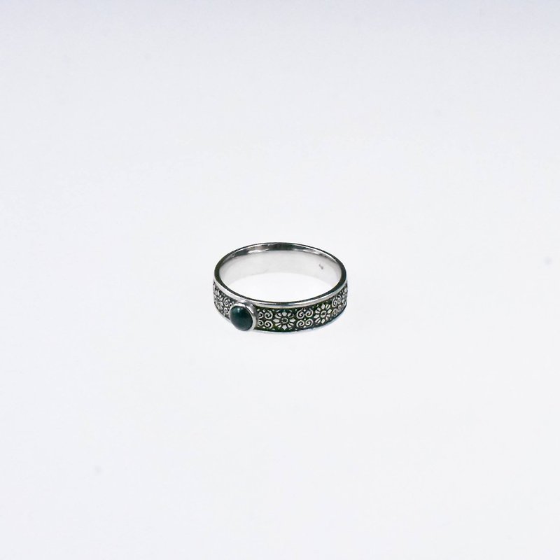 Outer Band Ring with Round Black Opal 4 mm