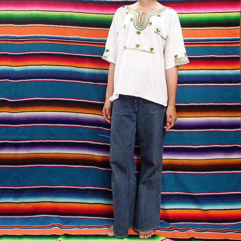 BajuTua /古著/ 墨西哥滾邊手工刺繡上衣 - 綠 - 女上衣/長袖上衣 - 棉．麻 綠色