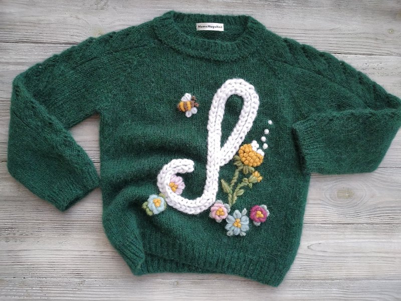 Handmade alpaca sweater with baby's name and embroidered flowers. Gift for girl. - 滿月禮物 - 羊毛 