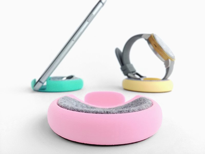 Macaron motif accessories, watch stand, smartphone stand 【pastel pink】 - Phone Stands & Dust Plugs - Plastic Pink