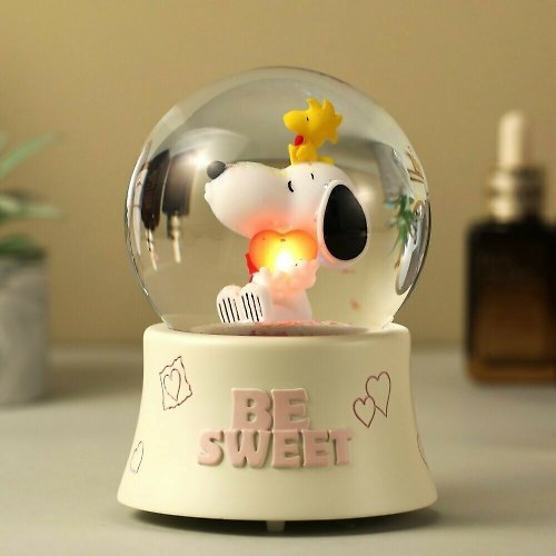 JARLL 讚爾藝術 Snoopy史努比甜美的吻 燈光 水晶球音樂盒