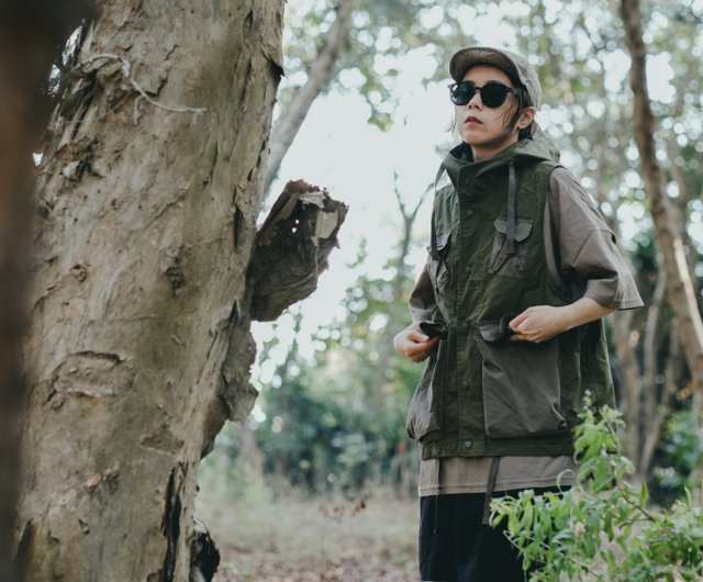 Hooded on sale cargo vest