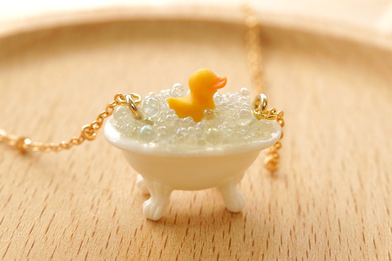 Bathing Duck Necklace・Handmade Clay - สร้อยคอ - ดินเหนียว สีเหลือง