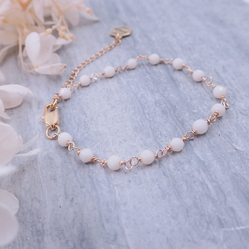 Little fruit white coral simple bracelet - Bracelets - Gemstone White