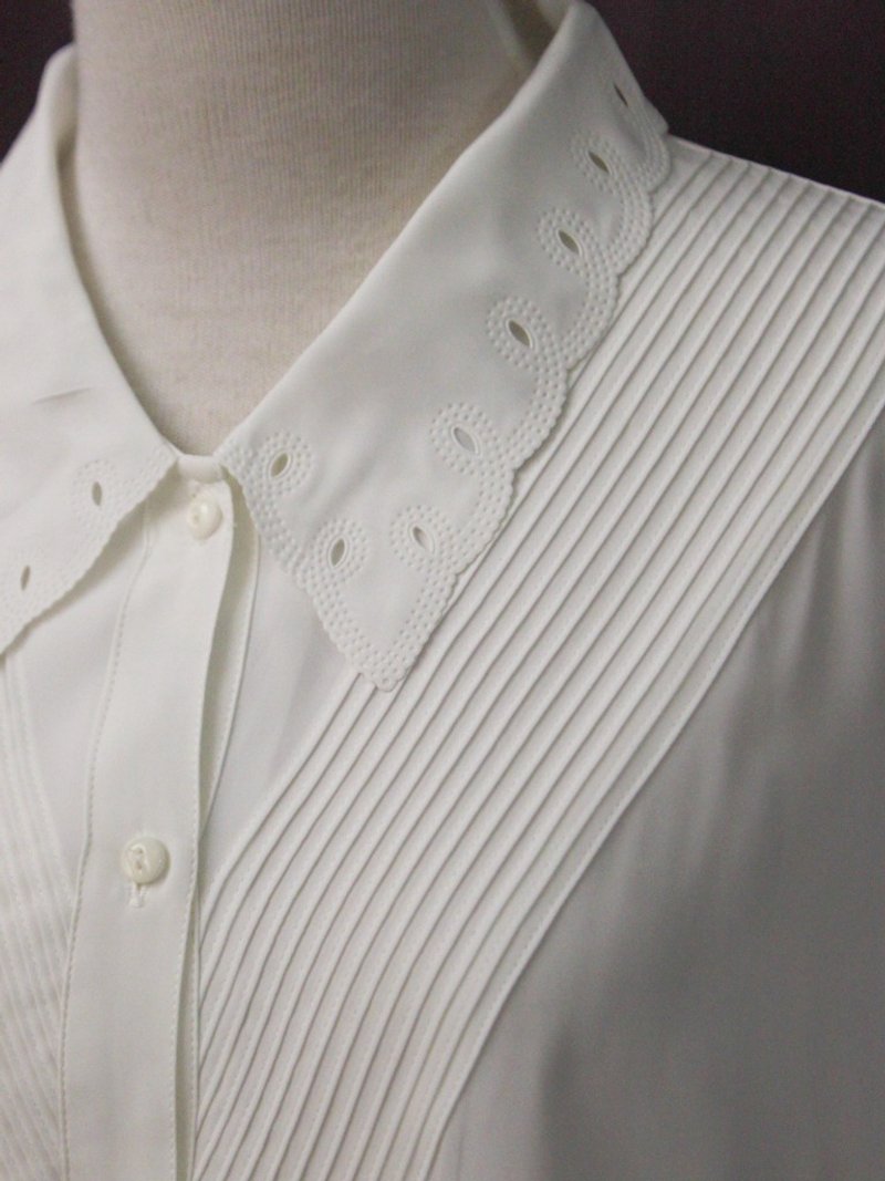 Vintage Japanese elegant geometric embroidery collar v cut white loose long sleeve vintage shirt - Women's Shirts - Polyester White
