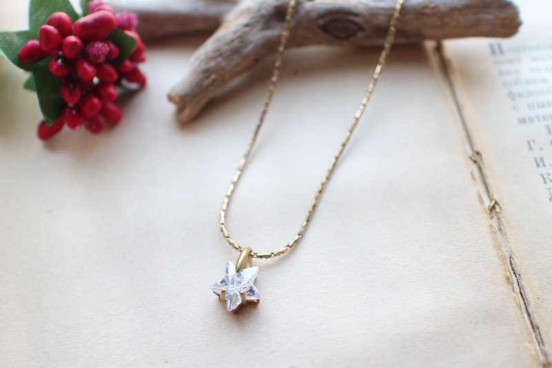 Star -Zircon brass handmade necklace - สร้อยคอ - โลหะ 