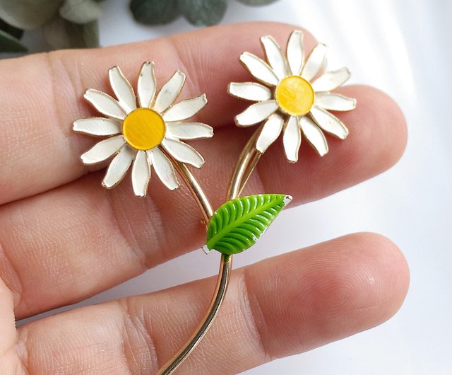 西洋アンティークジュエリー】琺瑯 フラワー ダブルデイジー かわいい