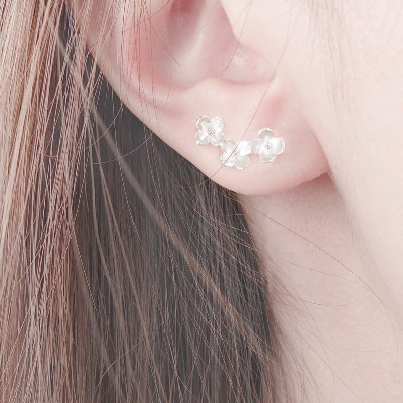 / Little Flower / Myosotis 925 Sterling Silver Flower Bouquet Floral Earrings - ต่างหู - เงินแท้ สีเงิน