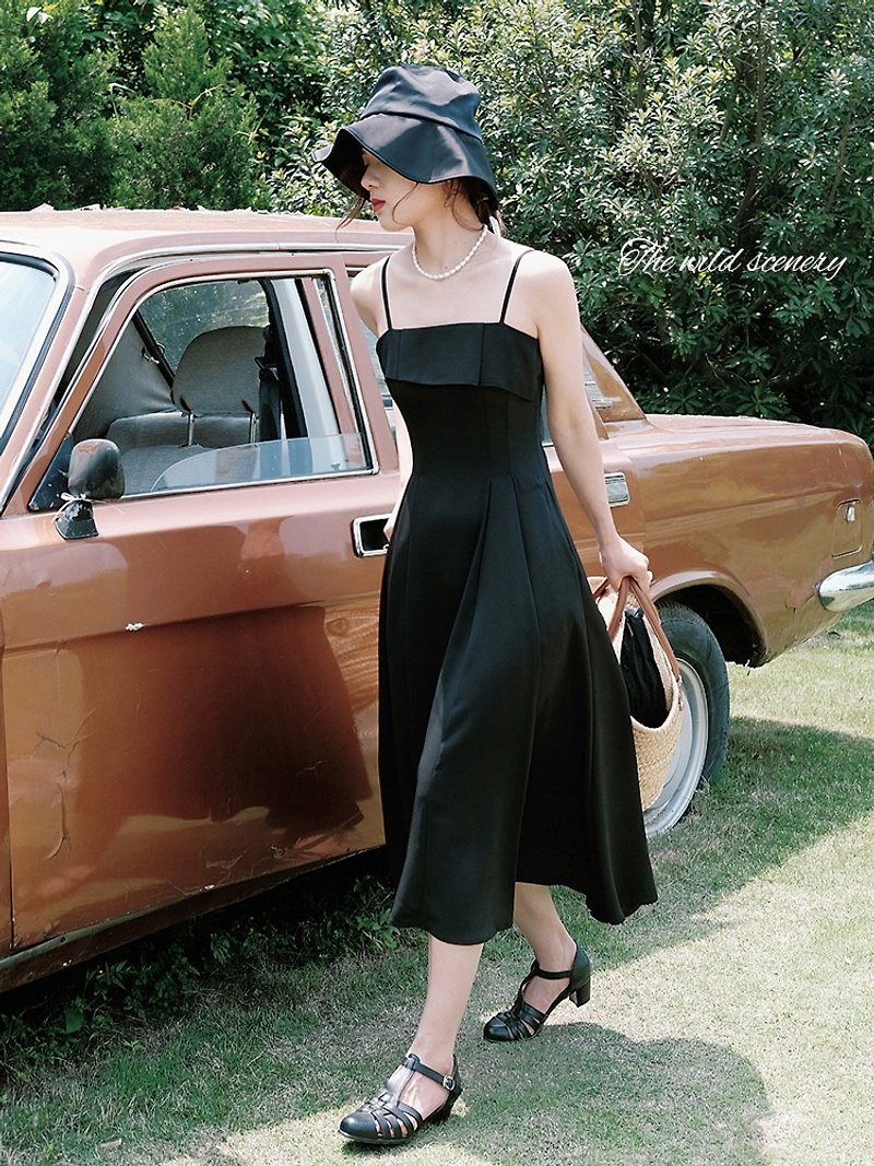 優雅黑色 Romance 赫本風優雅氣質小黑裙 總要有這麼一條洋裝吧 - 洋裝/連身裙 - 聚酯纖維 黑色