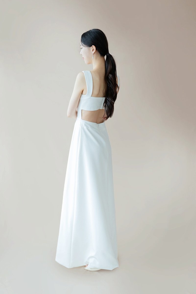 White chic back slit  dress - ชุดราตรี - เส้นใยสังเคราะห์ ขาว