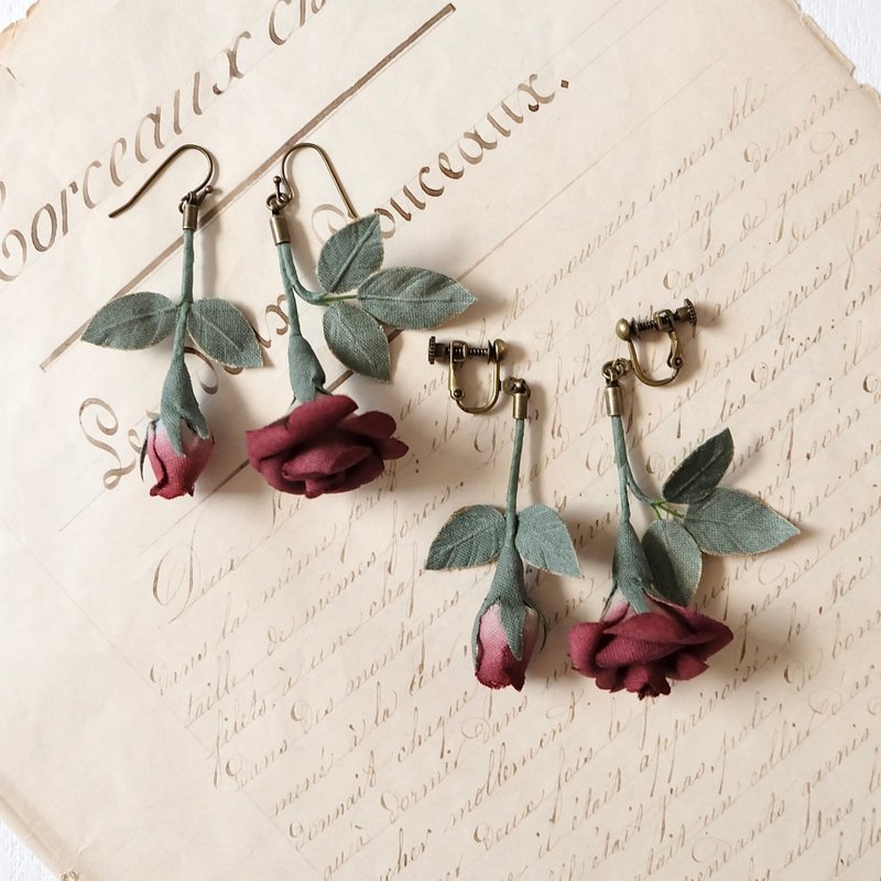 Fabric Flower Rose Earrings/Earrings - ต่างหู - ผ้าฝ้าย/ผ้าลินิน สีแดง