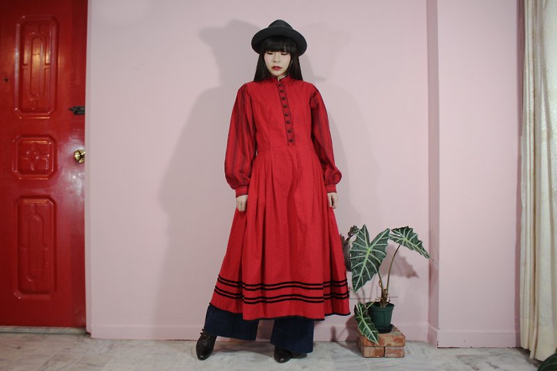 [奧地利製傳統服飾](Vintage洋裝)紅色棉質小點點花朵洋裝(Made in Austria)(婚禮/派對/聖誕禮物)