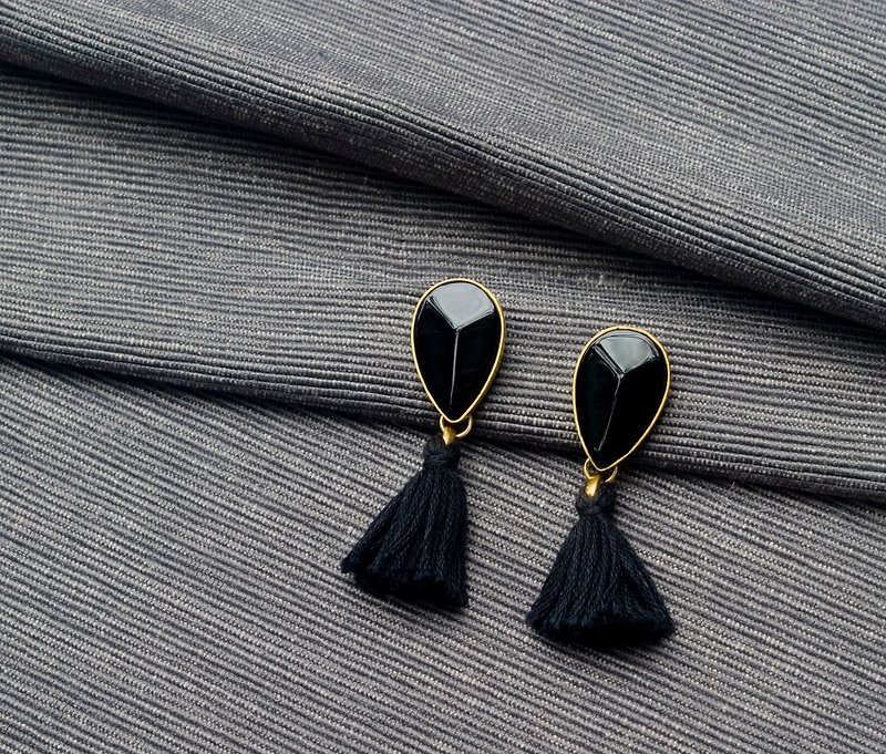 Pear Shape Black Agate Tassels Earrings - Handmade-Silver Ear Stud-Clip on-Brass - ต่างหู - เครื่องเพชรพลอย สีดำ