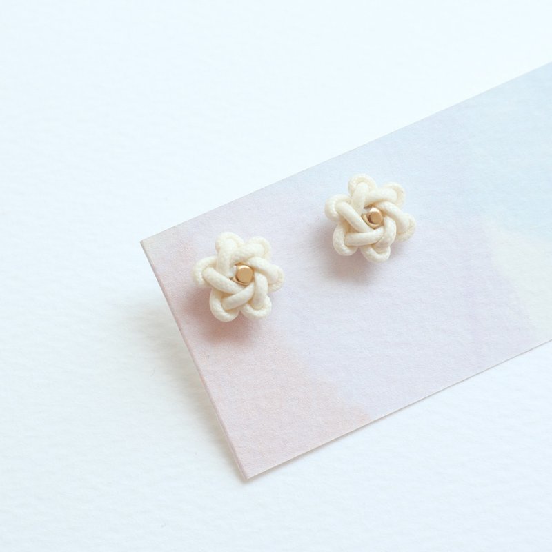 Korean knot arts earrings / Plum blossom - 耳環/耳夾/耳骨夾 - 其他材質 多色