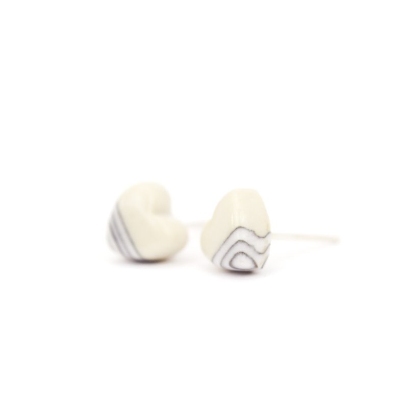 銀針 陶瓷耳環 原味奶油愛心耳環 迷你耳環 攝氏1280度燒製 - 耳環/耳夾 - 瓷 金色