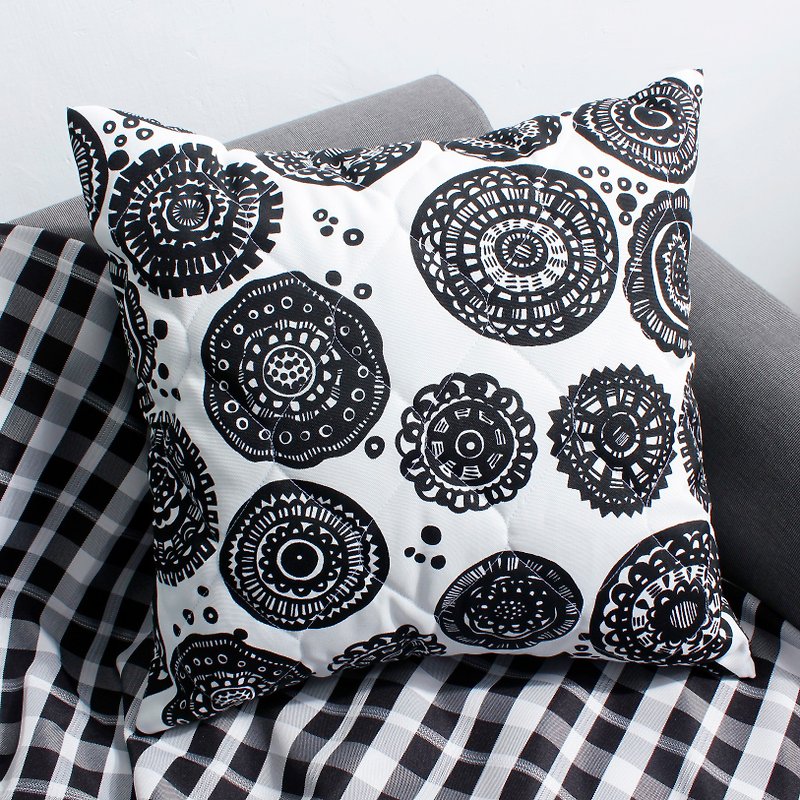 Outdoor picnic fat pillow (including MIT pillow) - Arabian Nights - หมอน - ผ้าฝ้าย/ผ้าลินิน สีดำ