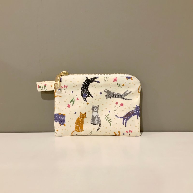 Leisurely cat—pure cotton wallet/coin purse/cosmetic bag/storage bag/headphone storage - Wallets - Cotton & Hemp 