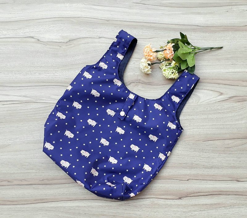 [Waterproof shopping bag] Pink pig - Korean waterproof fabric (small) - กระเป๋าถือ - วัสดุกันนำ้ สีน้ำเงิน
