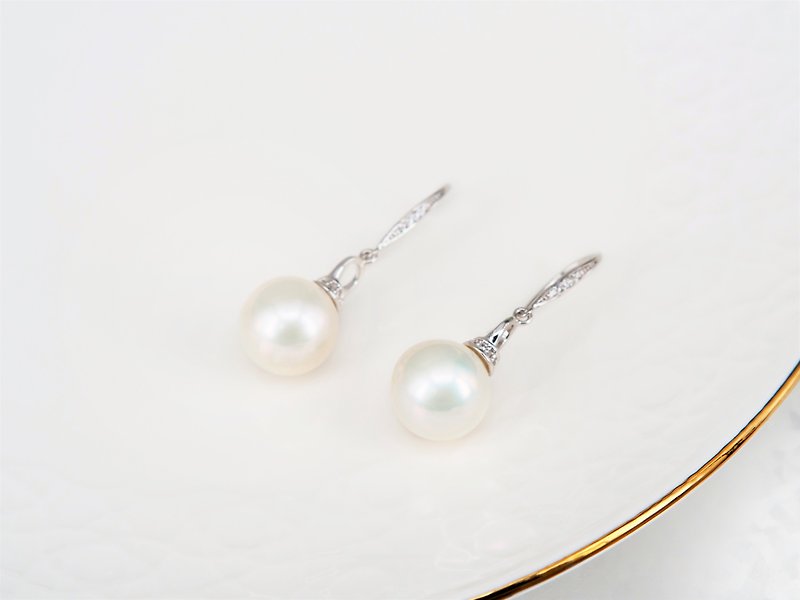 Natural Pearl Earrings • Temperament First Choice | Elegant and Elegant • With Gift Wrapping - ต่างหู - ไข่มุก ขาว