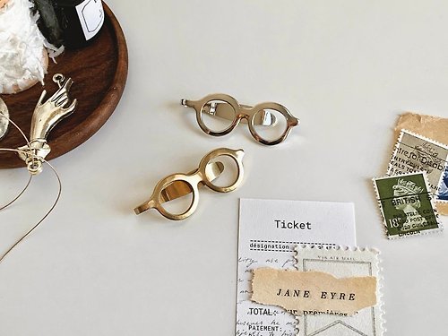 Madeleine Artisanat Brass/silver glasses clip