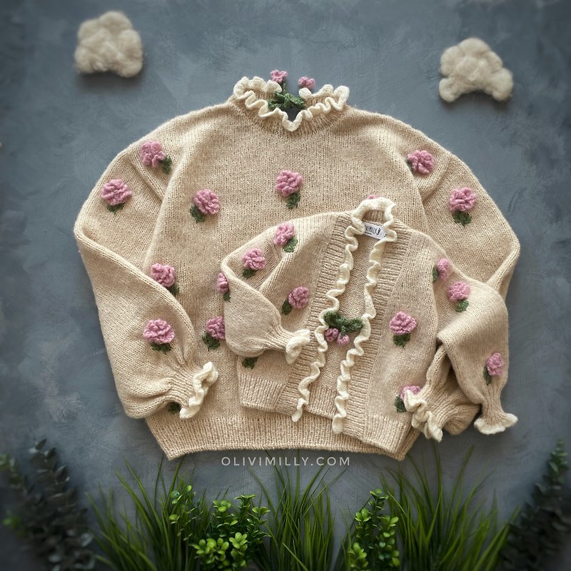 大人のバラのプルオーバー、刺繍入り手編みプルオーバー - ニット・セーター - ウール ゴールド
