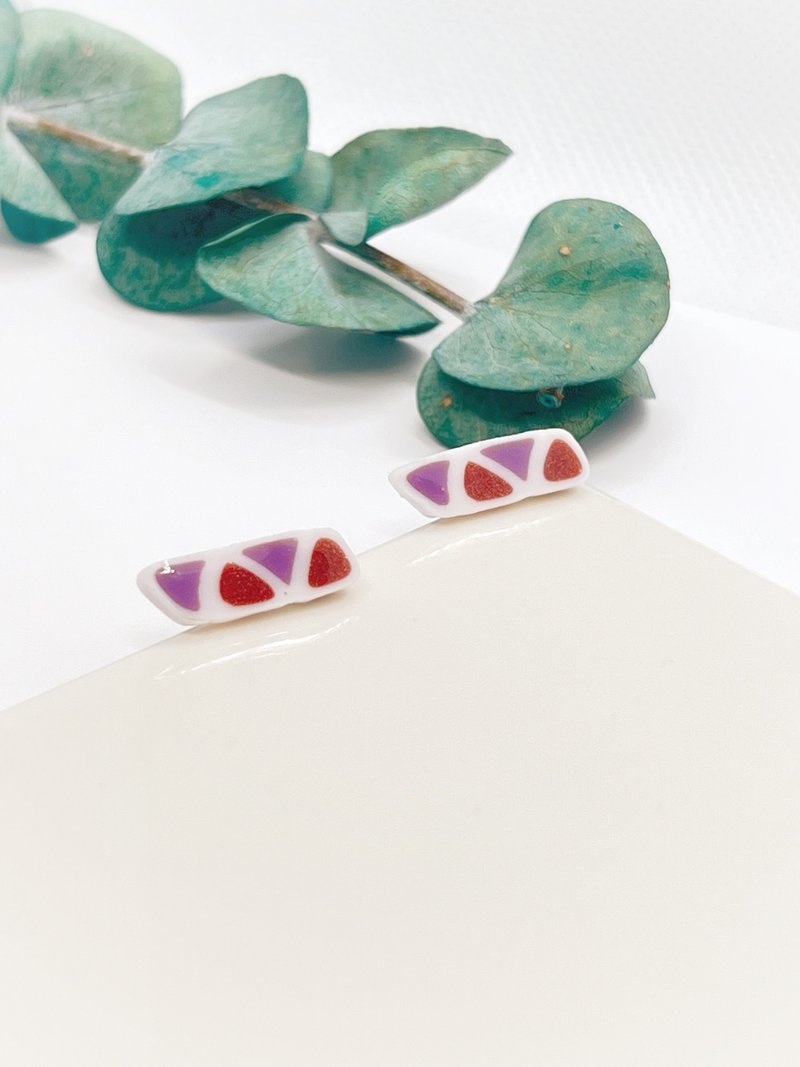 Aurora Clay Design/geometric small triangle earrings - Earrings & Clip-ons - Clay White