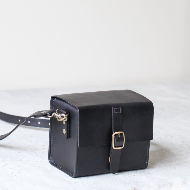 Classy Hand Stitchel Black Leather Camera Case - กระเป๋ากล้อง - หนังแท้ สีดำ