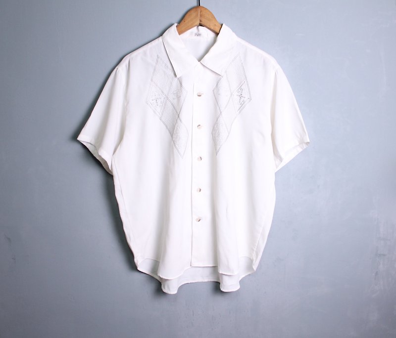 FOAK vintage / white / ArtDeco elephant embroidery shirt - เสื้อเชิ้ตผู้หญิง - วัสดุอื่นๆ 