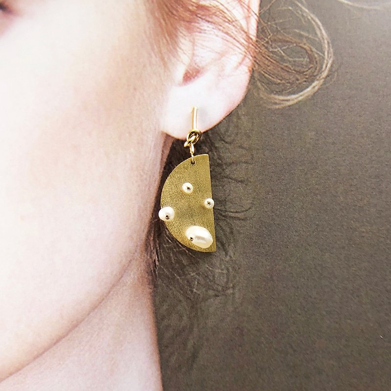 Minimalism - Pearls 14kgf Earrings  【Wedding】【Pearl Earrings】【Christmas Gift】 - Earrings & Clip-ons - Pearl White