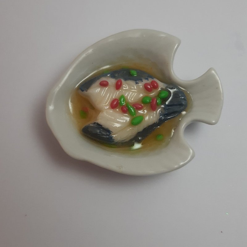 Fish Food Miniature Dollhouse steamed seafood dish collectible decorate - 擺飾/家飾品 - 黏土 白色