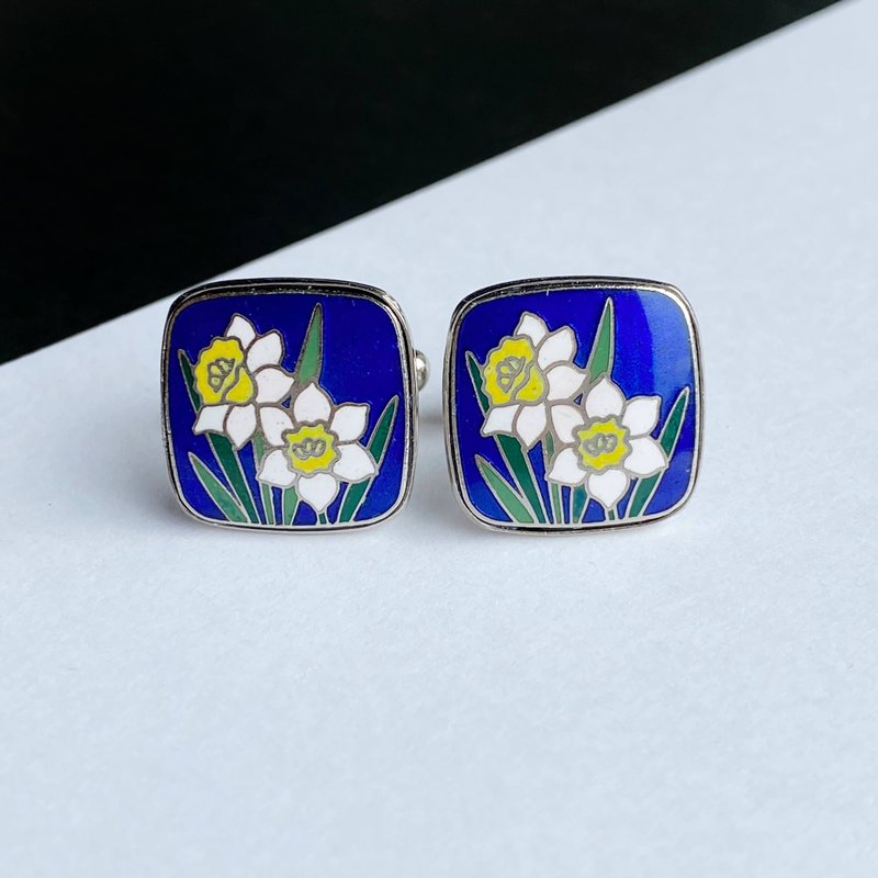 Narcissus [Sapphire Sapphire] Cloisonne Cufflinks Cufflinks Red Copper Metal Cloisonne - กระดุมข้อมือ - วัสดุอื่นๆ สีน้ำเงิน