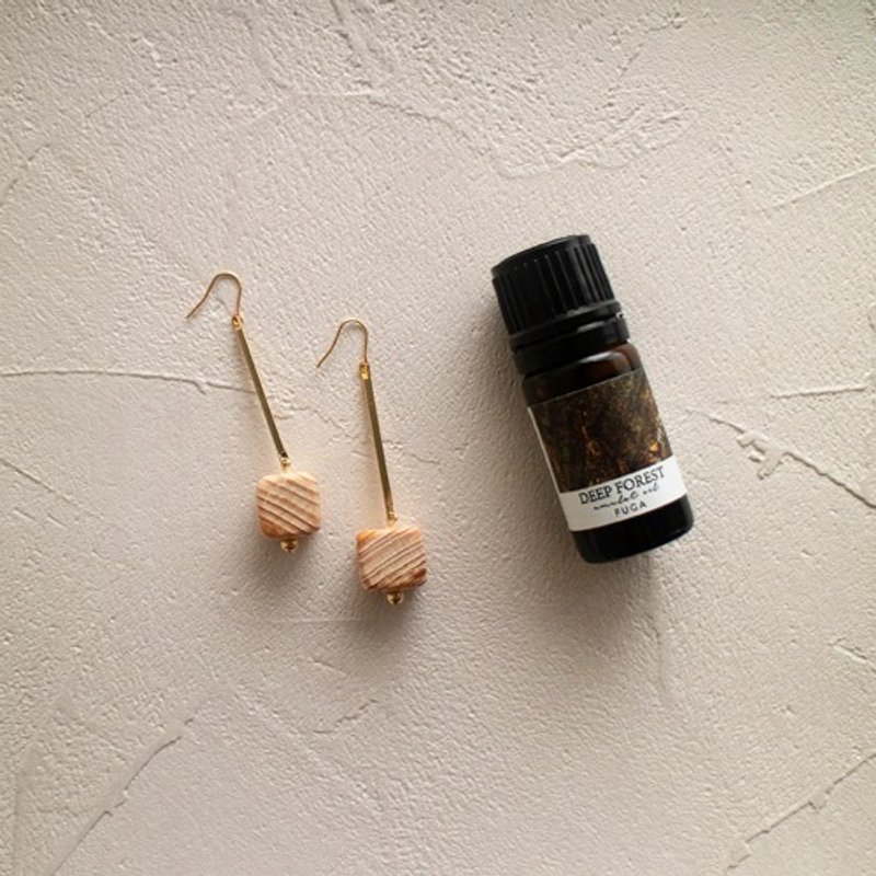 Aroma fragrant cypress cube earrings & Clip-On - ต่างหู - ไม้ สีทอง