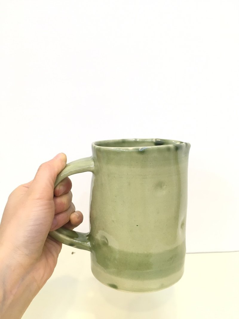 Drink a lot of water cups - green (spout) - แก้วมัค/แก้วกาแฟ - ดินเผา สีเขียว