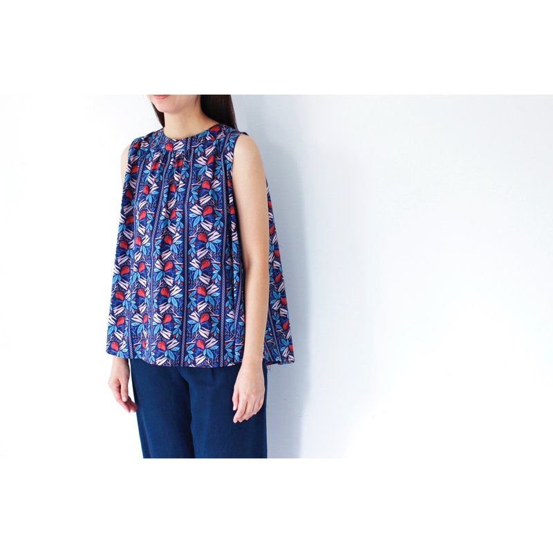 Sleeveless shirt, can be worn on both sides, blue, pear, red - Women's Tops - Cotton & Hemp Blue